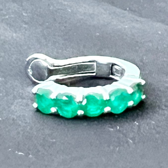 NWOT Flavia Vetarasso Custom Ear Cuff White Gold And Colombian Emeralds Women's - Picture 1 of 5
